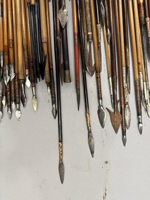 Lot 362 - A LARGE QUANITY OF AFRICAN AND INDIAN ARROWS, 19TH/20TH CENTURY