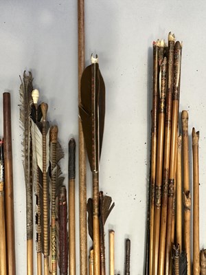Lot 362 - A LARGE QUANITY OF AFRICAN AND INDIAN ARROWS, 19TH/20TH CENTURY