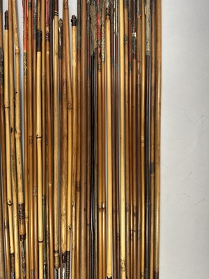 Lot 362 - A LARGE QUANITY OF AFRICAN AND INDIAN ARROWS, 19TH/20TH CENTURY