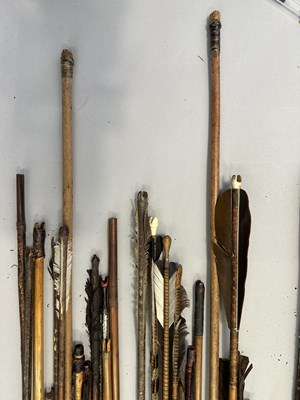 Lot 362 - A LARGE QUANITY OF AFRICAN AND INDIAN ARROWS, 19TH/20TH CENTURY