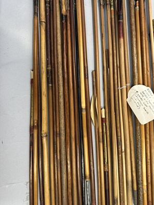 Lot 362 - A LARGE QUANITY OF AFRICAN AND INDIAN ARROWS, 19TH/20TH CENTURY