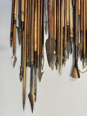 Lot 362 - A LARGE QUANITY OF AFRICAN AND INDIAN ARROWS, 19TH/20TH CENTURY