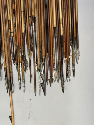 Lot 362 - A LARGE QUANITY OF AFRICAN AND INDIAN ARROWS, 19TH/20TH CENTURY
