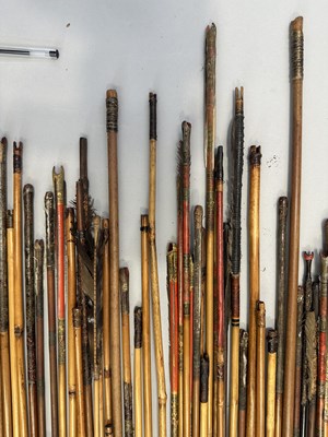 Lot 362 - A LARGE QUANITY OF AFRICAN AND INDIAN ARROWS, 19TH/20TH CENTURY