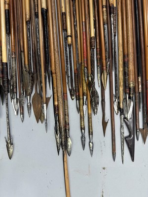 Lot 362 - A LARGE QUANITY OF AFRICAN AND INDIAN ARROWS, 19TH/20TH CENTURY