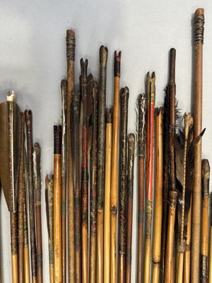 Lot 362 - A LARGE QUANITY OF AFRICAN AND INDIAN ARROWS, 19TH/20TH CENTURY