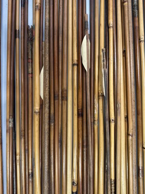 Lot 362 - A LARGE QUANITY OF AFRICAN AND INDIAN ARROWS, 19TH/20TH CENTURY