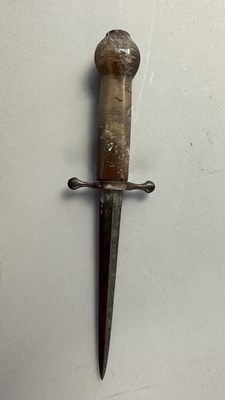 Lot 577 - AN AGATE-HILTED DIRK, 19TH CENTURY