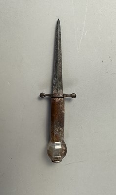 Lot 577 - AN AGATE-HILTED DIRK, 19TH CENTURY