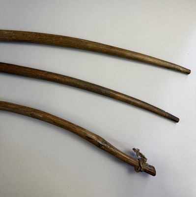 Lot 564 - THREE AFRICAN BOWS, 19TH/EARLY 20TH CENTURY