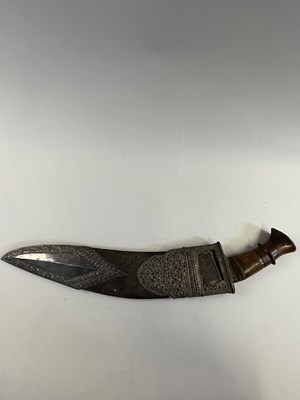 Lot 524 - THREE NEPALESE KUKRI KNIVES, LATE 19TH/20TH CENTURY