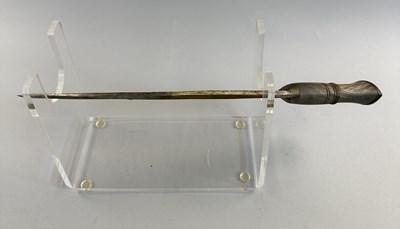Lot 524 - THREE NEPALESE KUKRI KNIVES, LATE 19TH/20TH CENTURY