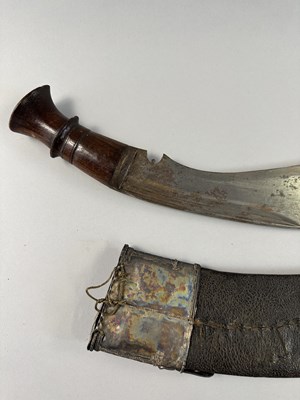 Lot 524 - THREE NEPALESE KUKRI KNIVES, LATE 19TH/20TH CENTURY