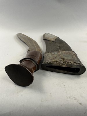 Lot 524 - THREE NEPALESE KUKRI KNIVES, LATE 19TH/20TH CENTURY