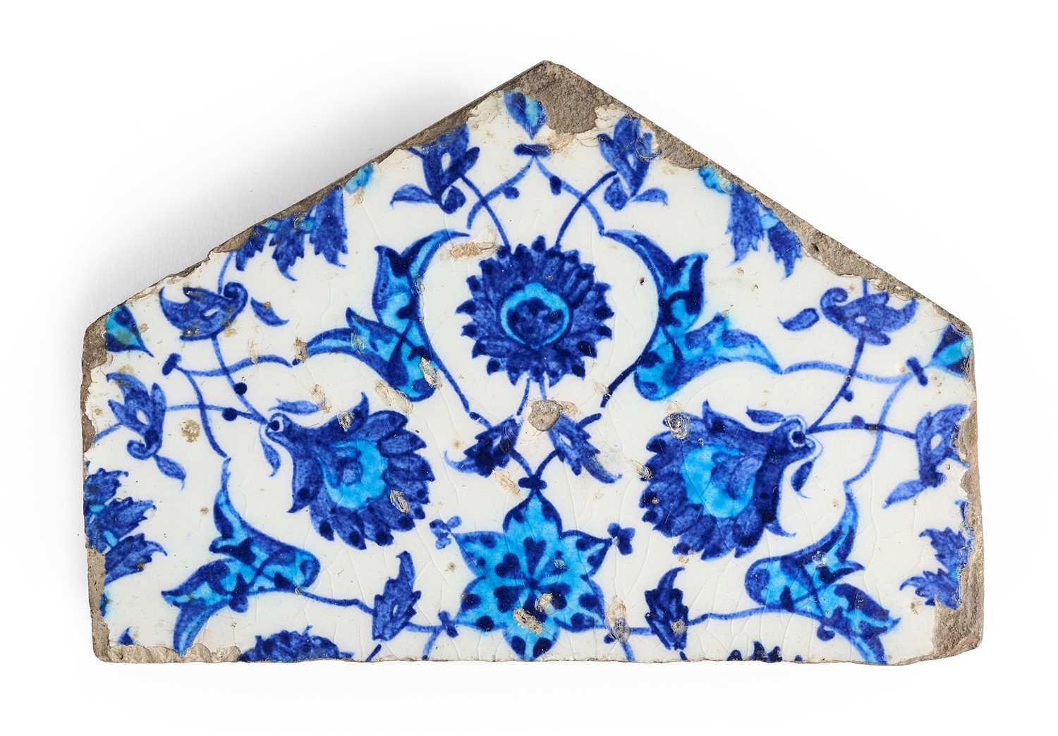 Lot 117 - AN IZNIK HEXAGONAL TILE FRAGMENT, OTTOMAN ANATOLIA, 1530-1540
