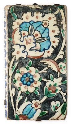 Lot 109 - AN IZNIK BORDER TILE, OTTOMAN ANATOLIA, 17TH CENTURY