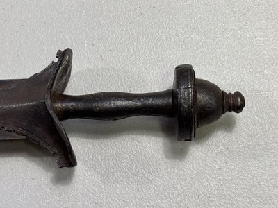 Lot 324 - A RARE SOUTH INDIAN SWORD (KHANDA), 17TH CENTURY