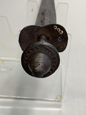 Lot 324 - A RARE SOUTH INDIAN SWORD (KHANDA), 17TH CENTURY