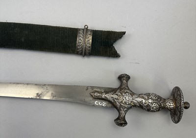 Lot 45 - A FINE NORTH INDIAN SWORD (SOSSUN PATA), RAJASTHAN, 18TH/19TH CENTURY