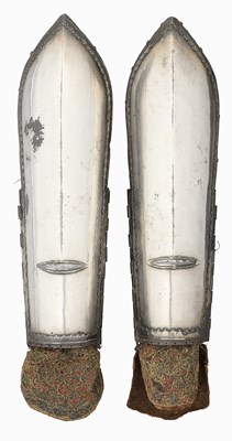 Lot 73 - A PAIR OF SOUTH INDIAN SILVER-PLATED IRON GAUNTLETS (DASTANA), 17TH/18TH CENTURY, PROBABLY HYDERABAD, ANDHRA PRADESH