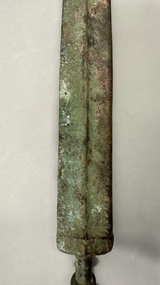 Lot 309 - A CHINESE COPPER ALLOY SWORD (JIAN), IN ZHOU DYNASTY OR EARLY WARRING STATES STYLE