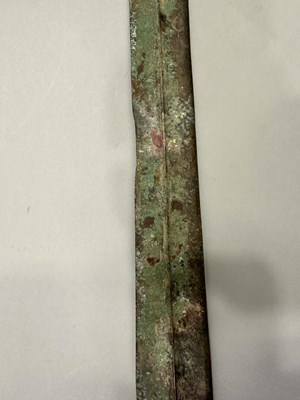 Lot 309 - A CHINESE COPPER ALLOY SWORD (JIAN), IN ZHOU DYNASTY OR EARLY WARRING STATES STYLE