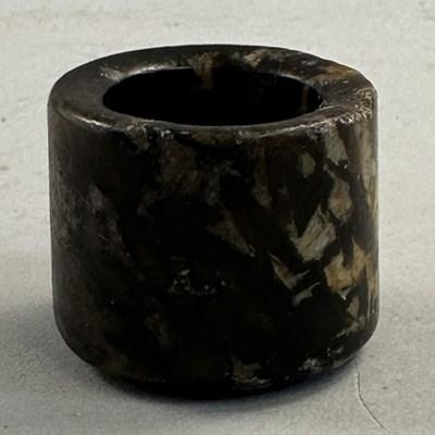 Lot 508 - □ A CHINESE PUDDING STONE ARCHERS RING, QING DYNASTY, 19TH CENTURY