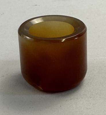 Lot 507 - □ A CHINESE AGATE ARCHERS RING, QING DYNASTY, 19TH CENTURY
