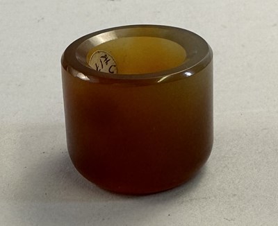 Lot 507 - □ A CHINESE AGATE ARCHERS RING, QING DYNASTY, 19TH CENTURY
