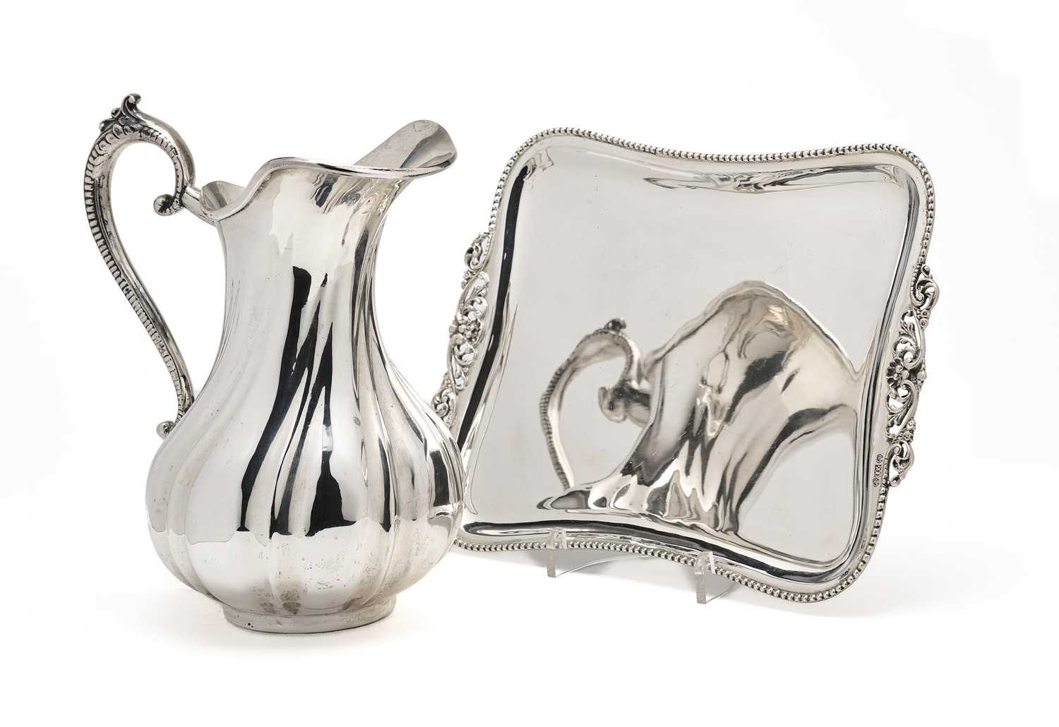 Lot 52 - A EWER AND A TRAY, TURKISH, 20TH CENTURY