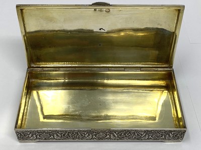 Lot 38 - AN IRANI CIGARETTE BOX, MOHAMMED TAQI ZUFAN, ISFAHAN, THIRD QUARTER 20TH CENTURY