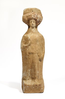 Lot 10 - A TERRACOTTA FIGURE OF A WOMAN, BOEOTIA, GREECE, 5TH CENTURY B.C.