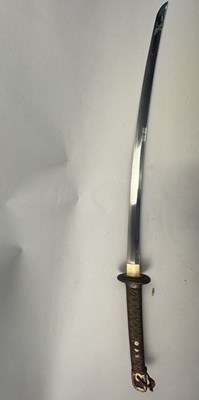 Lot 90 - A JAPANESE NAVAL OFFICERS SWORD (KAI GUNTO), SHOWA PERIOD (1930-1945)