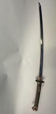 Lot 90 - A JAPANESE NAVAL OFFICERS SWORD (KAI GUNTO), SHOWA PERIOD (1930-1945)