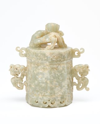 Lot 504 - A CHINESE ARCHAISTIC GREEN JADE BOX AND COVER