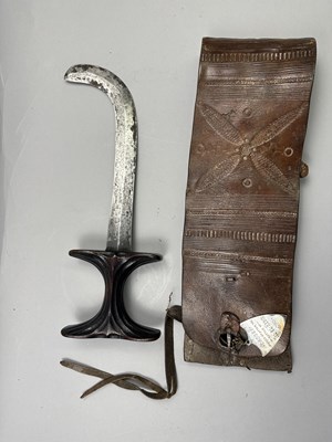 Lot 105 - A NORTH AFRICAN DAGGER (BEDJA), SUDAN, LATE 19TH CENTURY, WITH INSCRIPTION TO TEL-EL-KEBIR