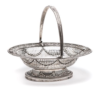 Lot 387 - A GEORGE III SILVER BASKET^ ROBERT HENNELL^...