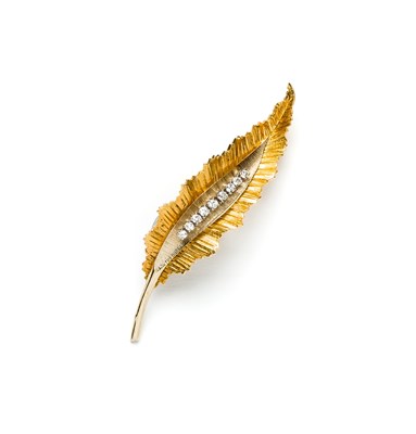 Lot 427 - DIAMOND LEAF BROOCH^ FRENCH^ 1950s¦the curved...