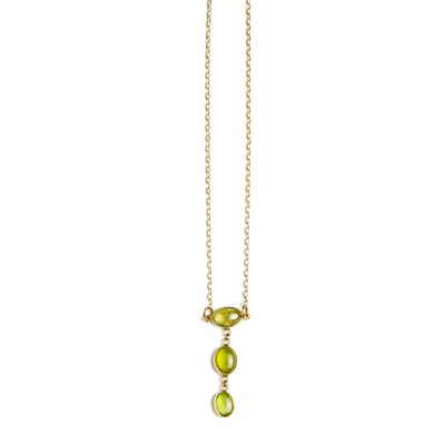 Lot 448 - PERIDOT NECKLACE ¦the fine chain centred by an...