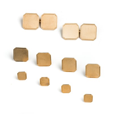 Lot 466 - GOLD DRESS SET ¦comprising: a pair of square^...