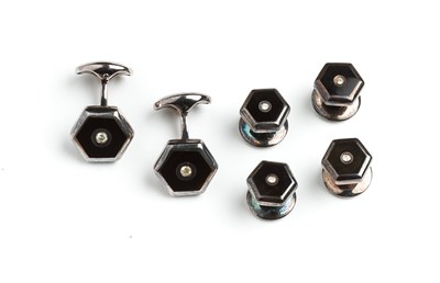 Lot 475 - SILVER AND ONYX DRESS SET¦the hexagonal onyx...