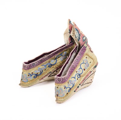 Lot 53 - A RARE PAIR OF CHINESE MINIATURE BOUND SHOES, QING DYNASTY, CIRCA 1850