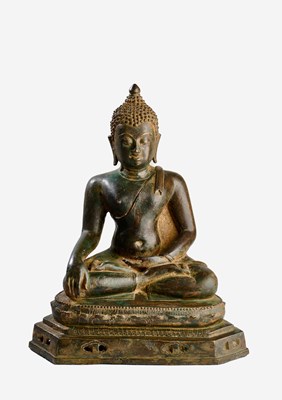 Lot 280 - A LAN NA BRONZE FIGURE OF BUDDHA, THAILAND, CIRCA 15TH CENTURY