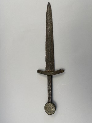 Lot 125 - A RARE MEDIEVAL DAGGER WITH COPPER ALLOY HILT, PROBABLY LATE 14TH CENTURY