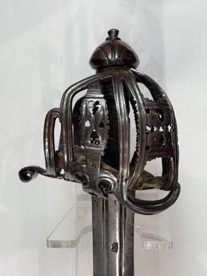 Lot 123 - A FINE AND RARE SCOTTISH BROADSWORD WITH SIGNED BASKET-HILT BY JOHN SIMPSON, GLASGOW, CIRCA 1700-10
