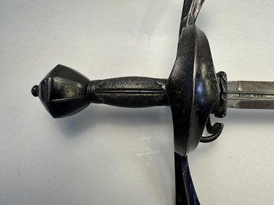 Lot 122 - A FINE GERMAN (SAXON) RAPIER, CIRCA 1580-1600