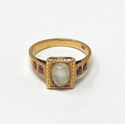 Lot 347 - MOONSTONE, RUBY AND GOLD RING, 1900s