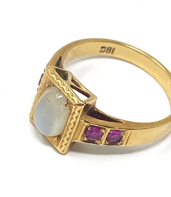 Lot 347 - MOONSTONE, RUBY AND GOLD RING, 1900s