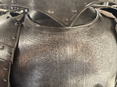 Lot 117 - A FINE AND IMPORTANT NORTH ITALIAN ENGRAVED THREE-QUARTER CUIRASSIER ARMOUR, CIRCA 1620-30