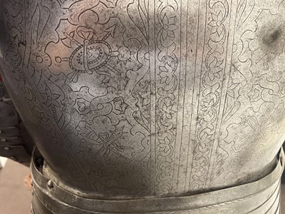 Lot 117 - A FINE AND IMPORTANT NORTH ITALIAN ENGRAVED THREE-QUARTER CUIRASSIER ARMOUR, CIRCA 1620-30